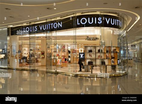 topanga mall louis vuitton